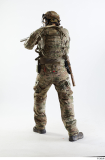 Photos Frankie Perry Army USA Recon - Poses shooting from…